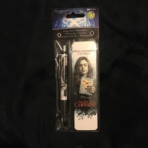 The Mortal Instruments City of Bones pen+bookmarks